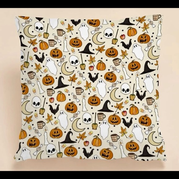 ๐ NWT, set of 2 Halloween pillow covers $20 - Picture 3 of 3